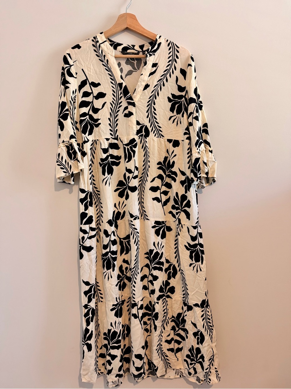 Mlle Gabrielle Women’s Black & Cream Floral V-Neck Midi/Maxi Dress
